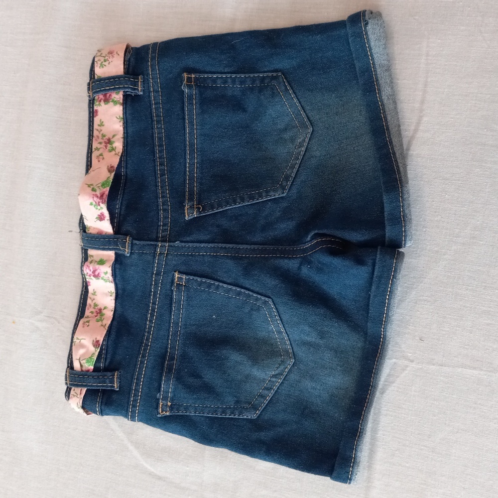 Shorts - Picture 2 of 10